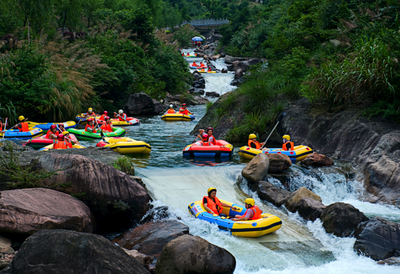 江西大覺(jué)山漂流榮獲“2021華東十佳金牌漂流”稱號(hào)，引領(lǐng)旅游新風(fēng)尚